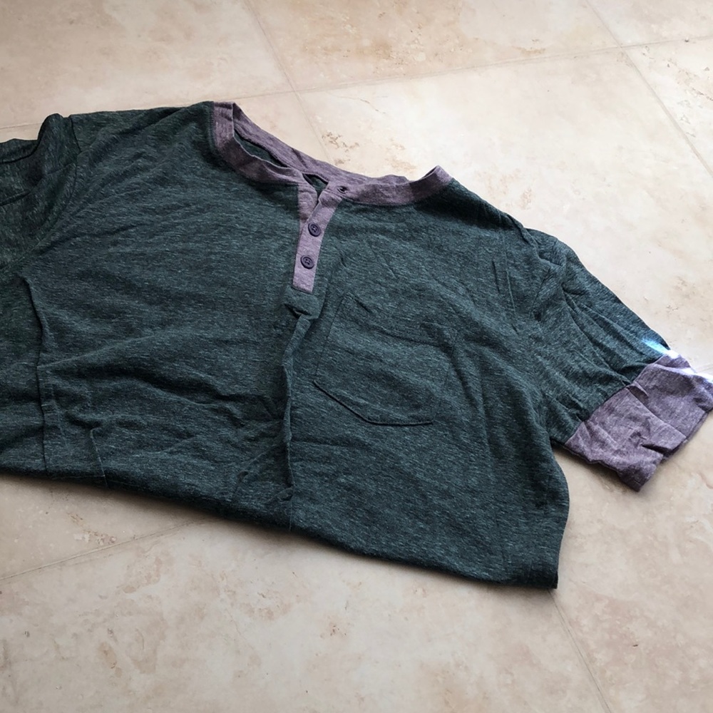 BDG Men’s Grey Tee Buckle